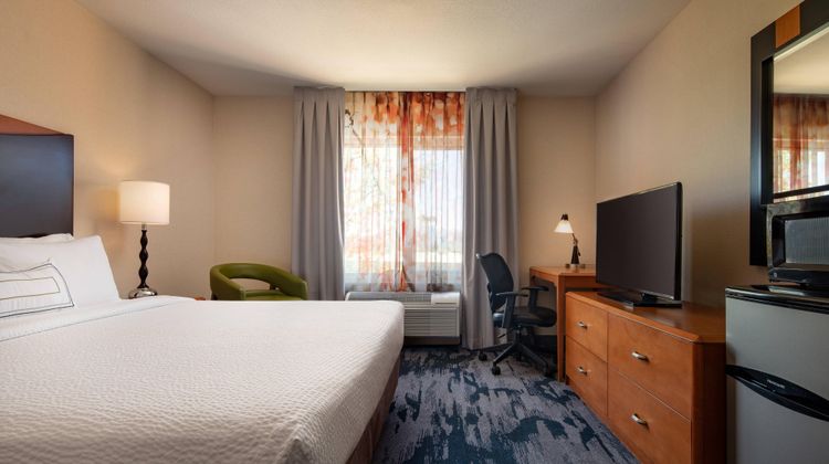 Fairfield Inn & Suites Redding Room