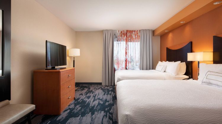 Fairfield Inn & Suites Redding Suite
