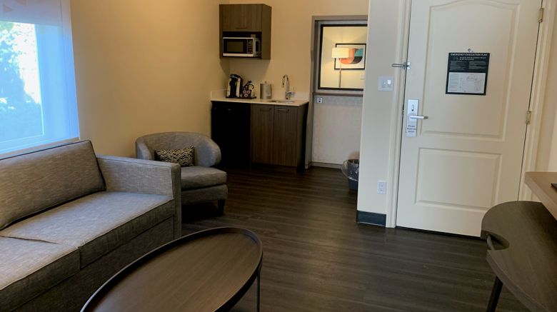 <b>Holiday Inn Victoria-Elk Lake Suite</b>. Images powered by <a href="https://www.leonardoworldwide.com/" title="Leonardo Worldwide" target="_blank">Leonardo</a>.