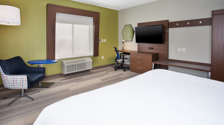 Holiday Inn Express Hotel & Suites Room