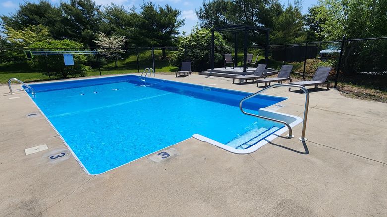 <b>Red Roof Inn & Suites Newport Middletown Pool</b>. Images powered by <a href="https://www.leonardoworldwide.com/" title="Leonardo Worldwide" target="_blank">Leonardo</a>.