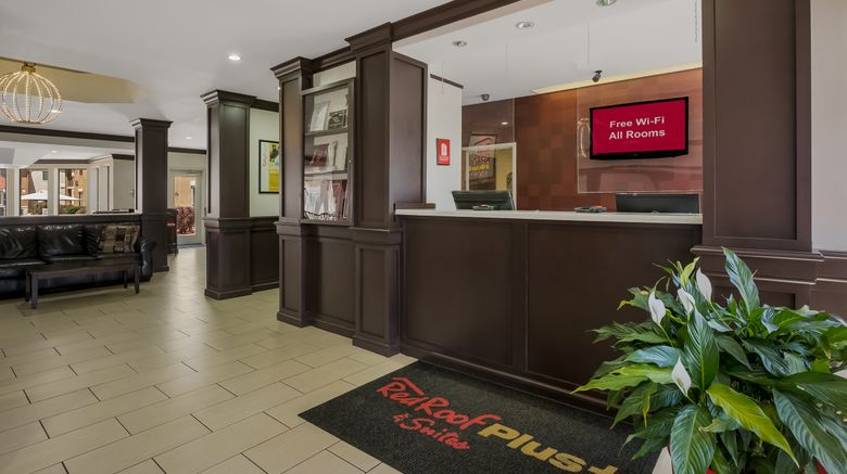 <b>Red Roof PLUS Knoxville West-Cedar Bluff Lobby</b>. Images powered by <a href="https://www.leonardoworldwide.com/" title="Leonardo Worldwide" target="_blank">Leonardo</a>.