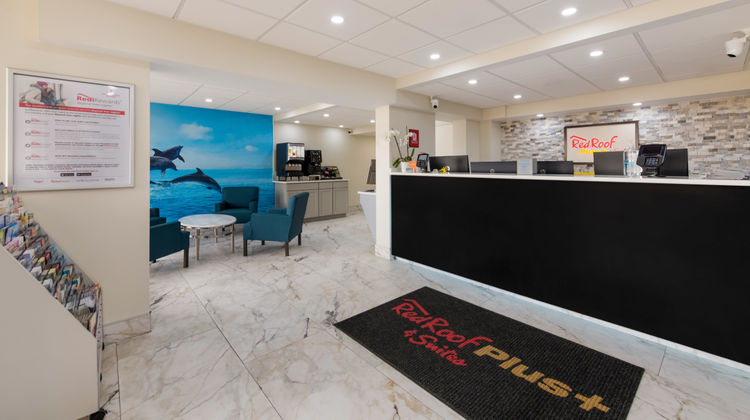 Red Roof PLUS+ Virginia Beach - Seaside Lobby