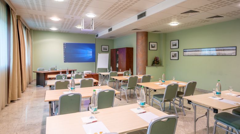 <b>Hotel Parisi Meeting</b>. Images powered by <a href="https://www.leonardoworldwide.com/" title="Leonardo Worldwide" target="_blank">Leonardo</a>.