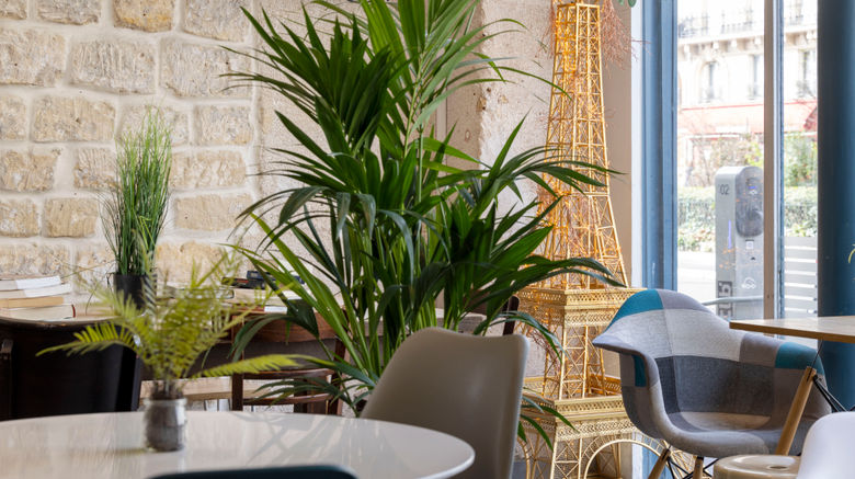 <b>Hotel Le Regent Montmartre Lobby</b>. Images powered by <a href="https://www.leonardoworldwide.com/" title="Leonardo Worldwide" target="_blank">Leonardo</a>.