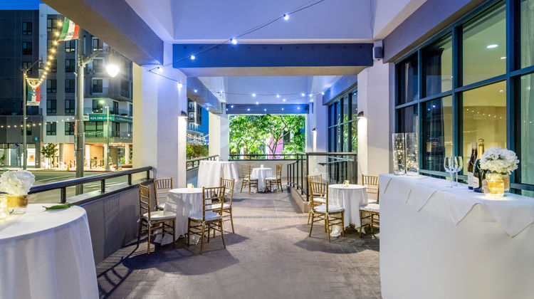 Crowne Plaza Los Angeles Harbor Hotel Restaurant