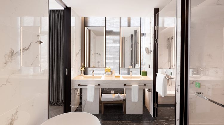 Holiday Inn Express Qingdao Jinshui Suite