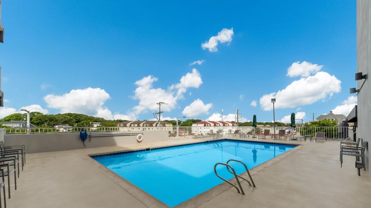 Red Roof PLUS+ Virginia Beach - Seaside Pool