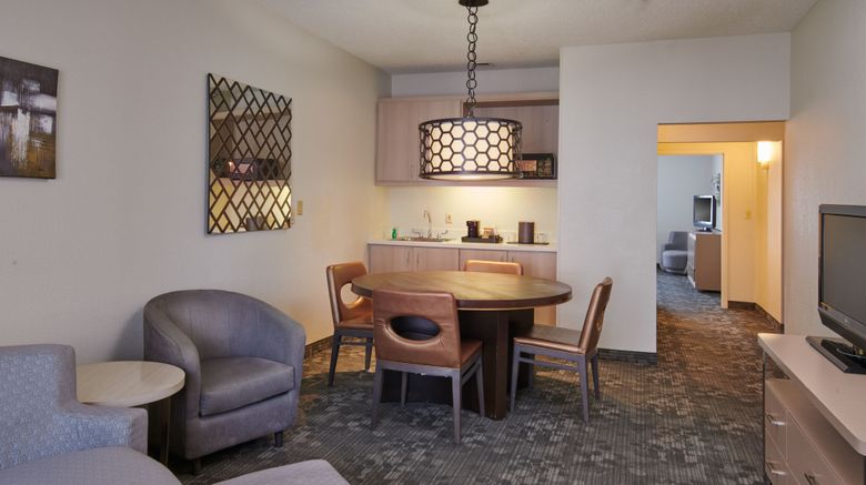 <b>Courtyard by Marriott Columbus Downtown Room</b>. Images powered by <a href="https://www.leonardoworldwide.com/" title="Leonardo Worldwide" target="_blank">Leonardo</a>.