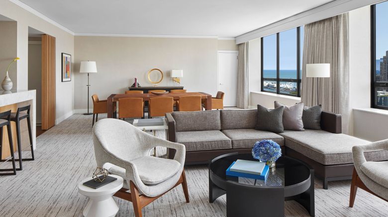 <b>The Ritz-Carlton, Chicago Suite</b>. Images powered by <a href="https://www.leonardoworldwide.com/" title="Leonardo Worldwide" target="_blank">Leonardo</a>.