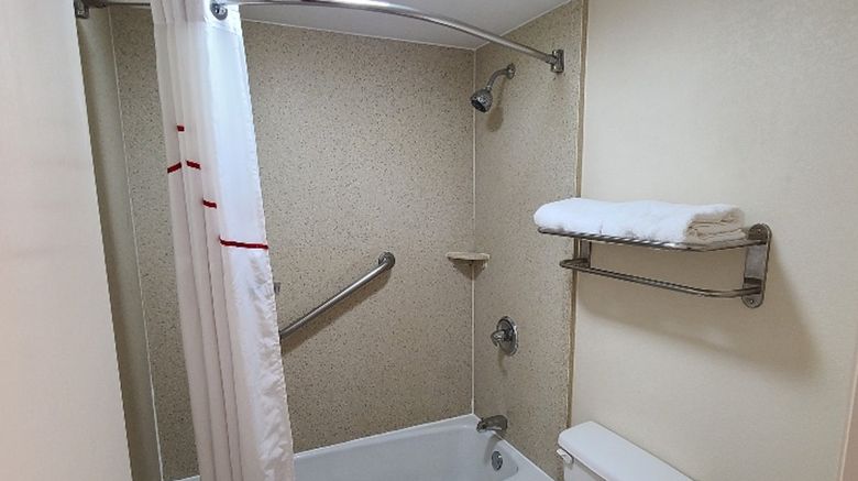 <b>Red Roof Inn Tifton Room</b>. Images powered by <a href="https://www.leonardoworldwide.com/" title="Leonardo Worldwide" target="_blank">Leonardo</a>.
