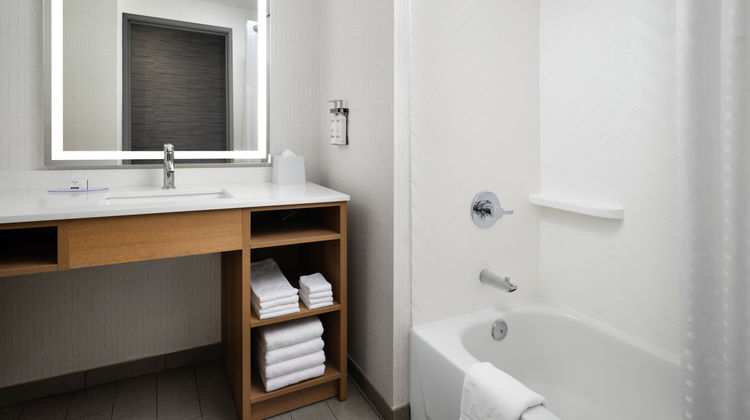 Holiday Inn Cincinnati-Liberty Way Room