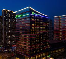 Holiday Inn Express Qingdao Jinshui Exterior