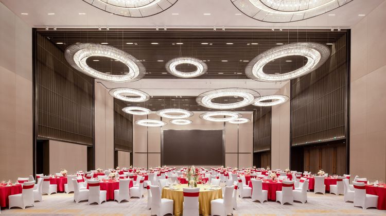 Holiday Inn Express Qingdao Jinshui Ballroom