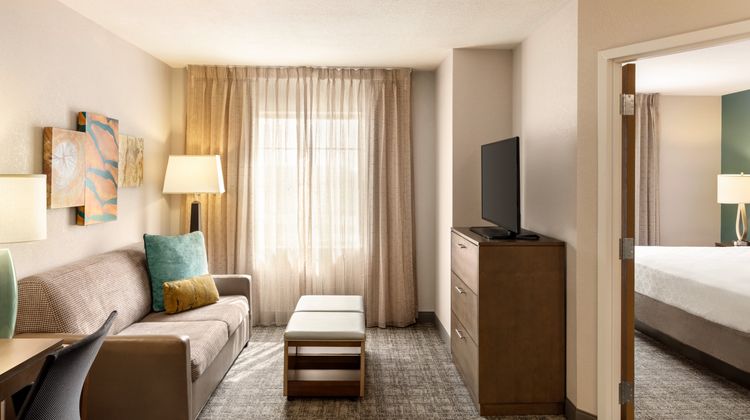 Staybridge Suites Fort Wayne Room