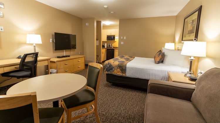 BCMInns Rusty's Fort McMurray Room