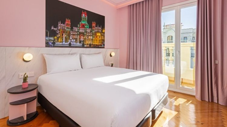 Ikonik Gran Via Room