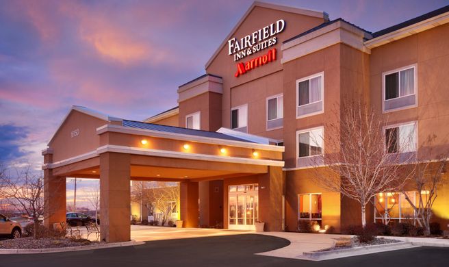 Fairfield Inn & Suites Exterior