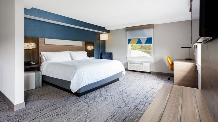 Holiday Inn Express Hotel & Suites Room