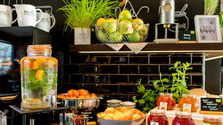 <b>Motel One Salzburg Restaurant</b>. Images powered by <a href="https://www.leonardoworldwide.com/" title="Leonardo Worldwide" target="_blank">Leonardo</a>.