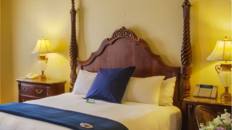 <b>The Carlton Hotel Atascadero Room</b>. Images powered by <a href="https://www.leonardoworldwide.com/" title="Leonardo Worldwide" target="_blank">Leonardo</a>.