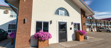 BCMInns Rusty's Fort McMurray Exterior