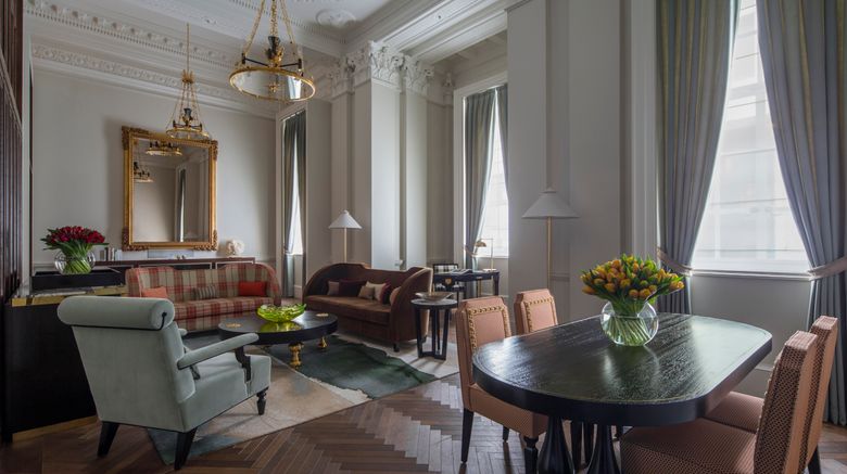 <b>Four Seasons Hotel London Tower Bridge Suite</b>. Images powered by <a href="https://www.leonardoworldwide.com/" title="Leonardo Worldwide" target="_blank">Leonardo</a>.