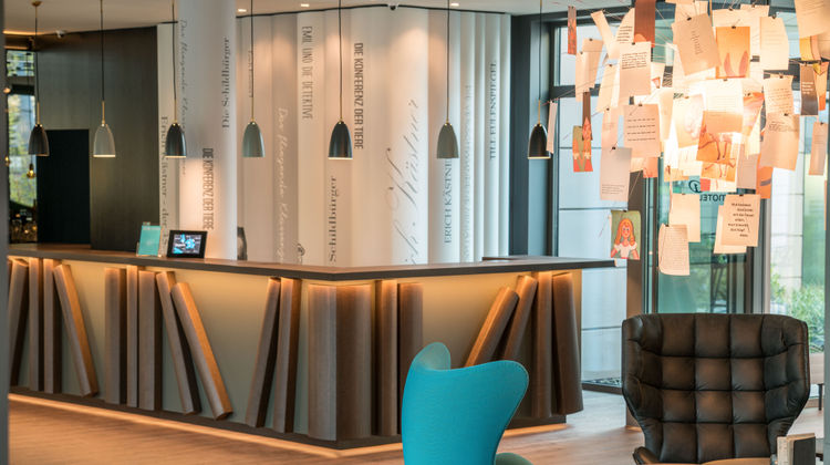 Motel One Dresden-Palaisplatz Lobby