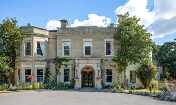 Woodland Manor Hotel