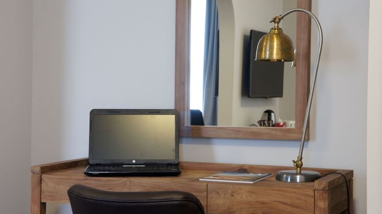 <b>The Abergavenny Hotel Room</b>. Images powered by <a href="https://www.leonardoworldwide.com/" title="Leonardo Worldwide" target="_blank">Leonardo</a>.