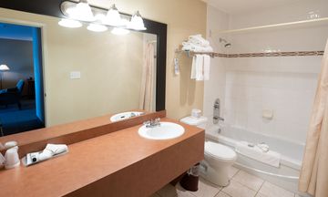 Anchor Inn & Suites