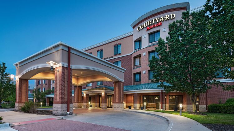 Courtyard Omaha Aksarben Village Exterior