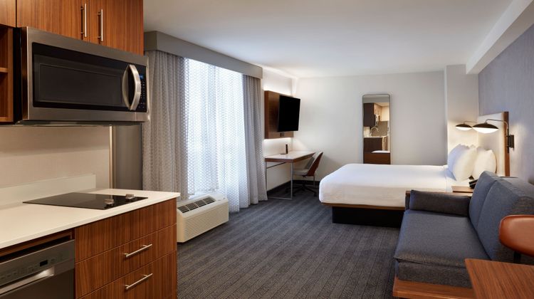 Courtyard By Marriott Kitchener Suite