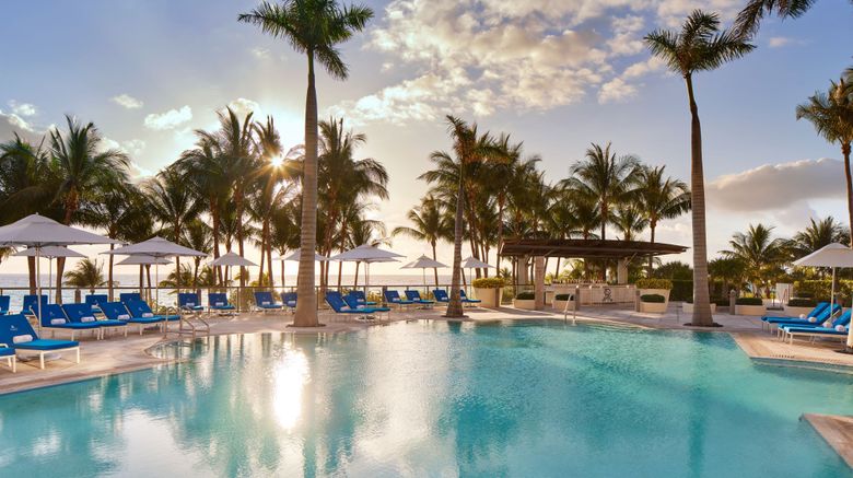 <b>The St Regis Bal Harbour Resort Pool</b>. Images powered by <a href="https://www.leonardoworldwide.com/" title="Leonardo Worldwide" target="_blank">Leonardo</a>.