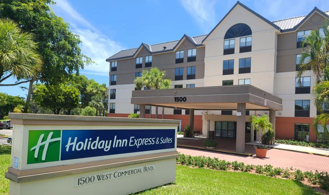 Holiday Inn Express & Suites Exterior