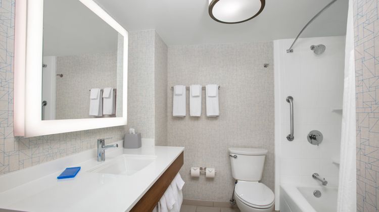 Holiday Inn Express Civic Center Room
