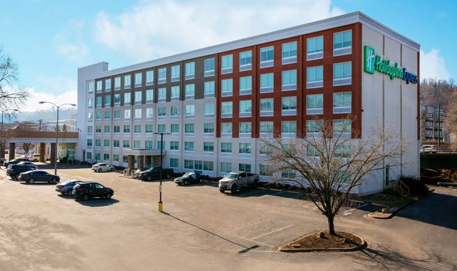 Holiday Inn Express Civic Center Exterior