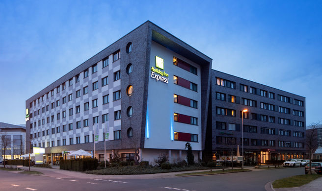 Holiday Inn Express Bremen Airport Exterior