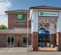 Holiday Inn Express Lichfield Hotel Exterior