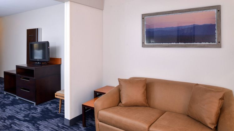 Fairfield Inn & Suites Cedar Rapids Suite