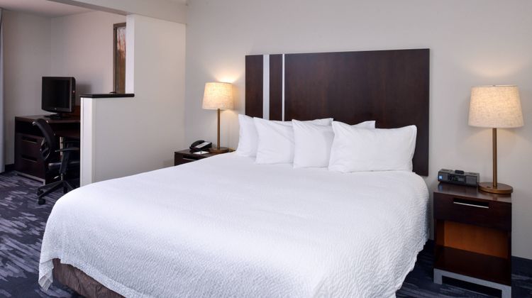 Fairfield Inn & Suites Cedar Rapids Suite