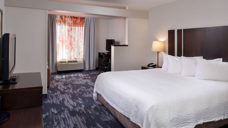 Fairfield Inn & Suites Cedar Rapids Suite