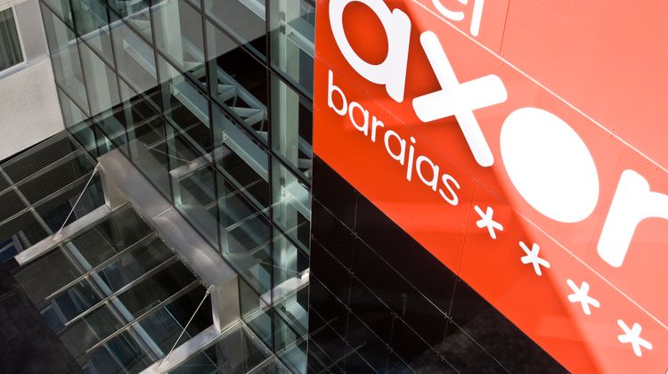 Axor Barajas Hotel Exterior