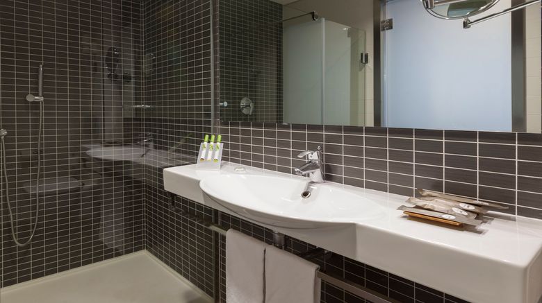 <b>Axor Barajas Hotel Room</b>. Images powered by <a href="https://www.leonardoworldwide.com/" title="Leonardo Worldwide" target="_blank">Leonardo</a>.