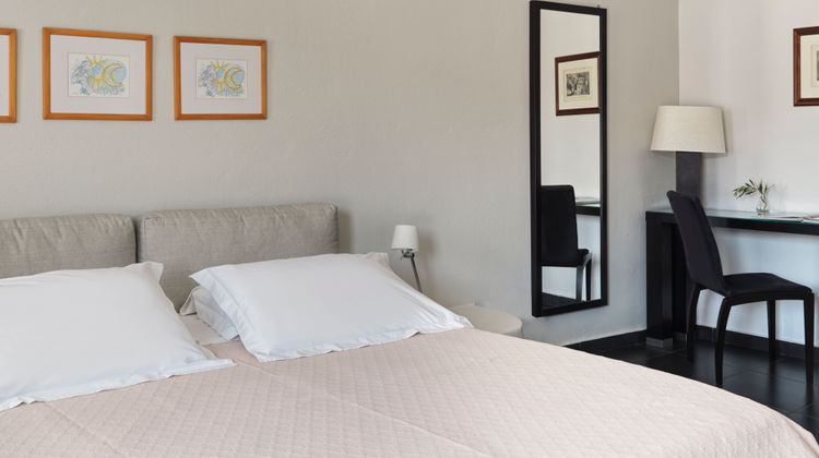 Petra Hotel & Suites Room