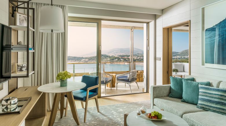 <b>Four Seasons Astir Palace Hotel Suite</b>. Images powered by <a href="https://www.leonardoworldwide.com/" title="Leonardo Worldwide" target="_blank">Leonardo</a>.
