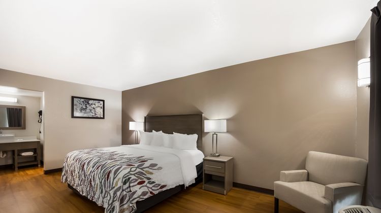 Red Roof Inn & Suites Thomasville Room