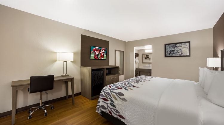 Red Roof Inn & Suites Thomasville Room