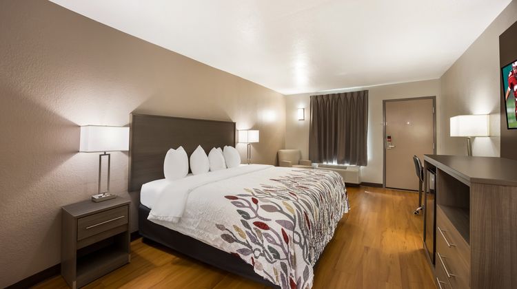 Red Roof Inn & Suites Thomasville Room