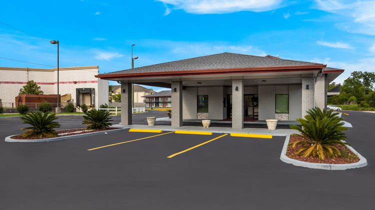 Red Roof Inn & Suites Thomasville Exterior